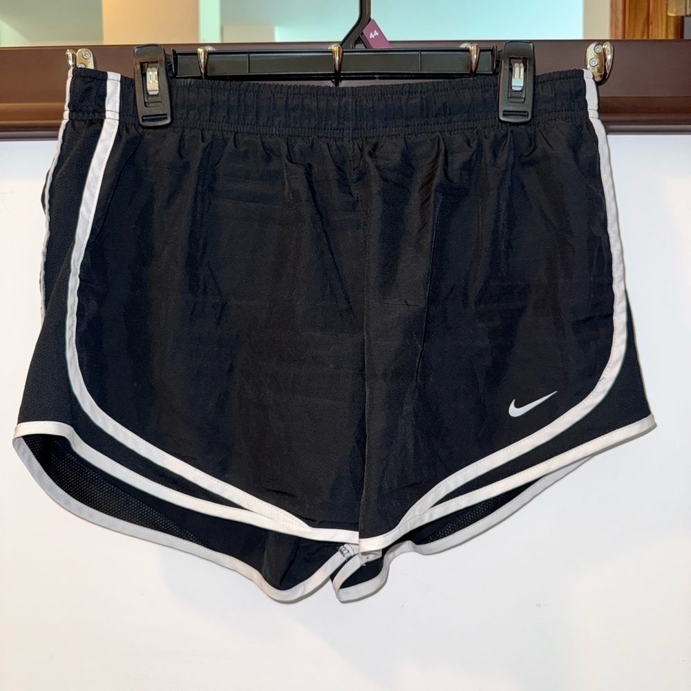 Nike Black Athletic Shorts with Moisture-Wicking Fabric Size Large